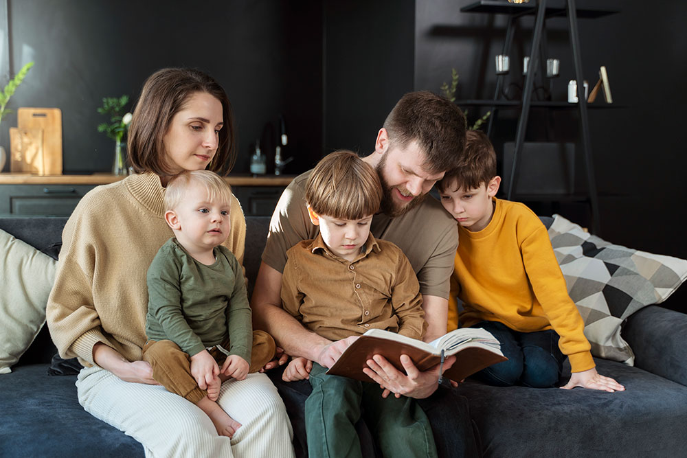 christian-family-reading-bible